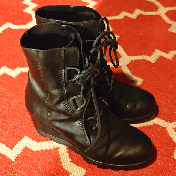 Sorel Shoes - :9: Sorel Joan of Arctic Wedge Heel Leather Lace Up any weather boots.